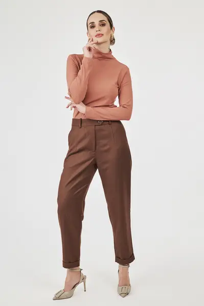 Blusa Canelada Gola Alta Terracota