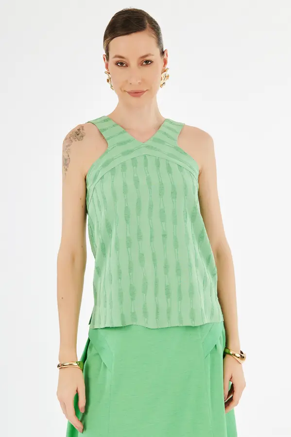 Blusa Decote Geometrico Maca V