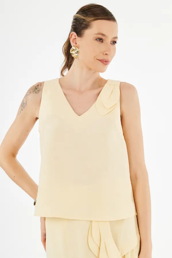 Blusa Ombro Folhas Manteiga