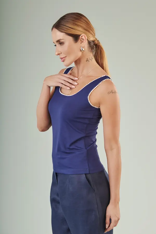 Blusa Regata Bordada Marinho