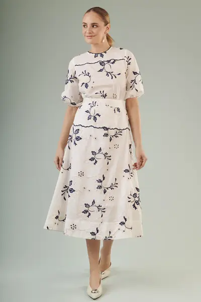 Saia Bordado Ravenna Off White/marinho