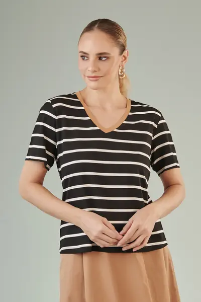 Blusa Decote V Listras Preto/off White
