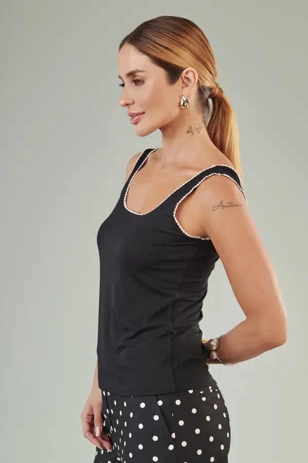 Blusa Regata Bordada Preto