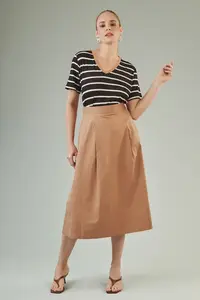 Marrom