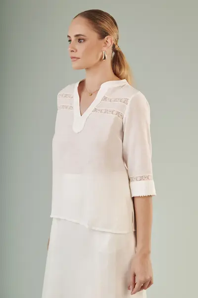 Blusa Entremeios Bordados Off White