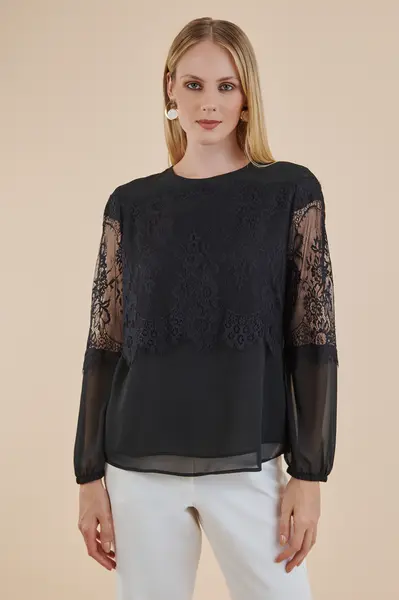 Blusa Renda Chantilly Preto