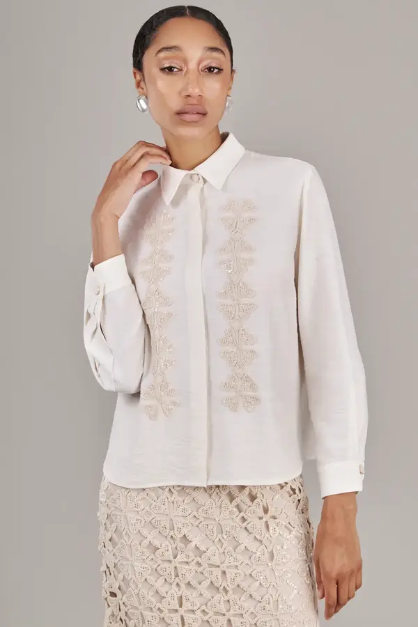 Camisa Aplicação Bordado Marfim