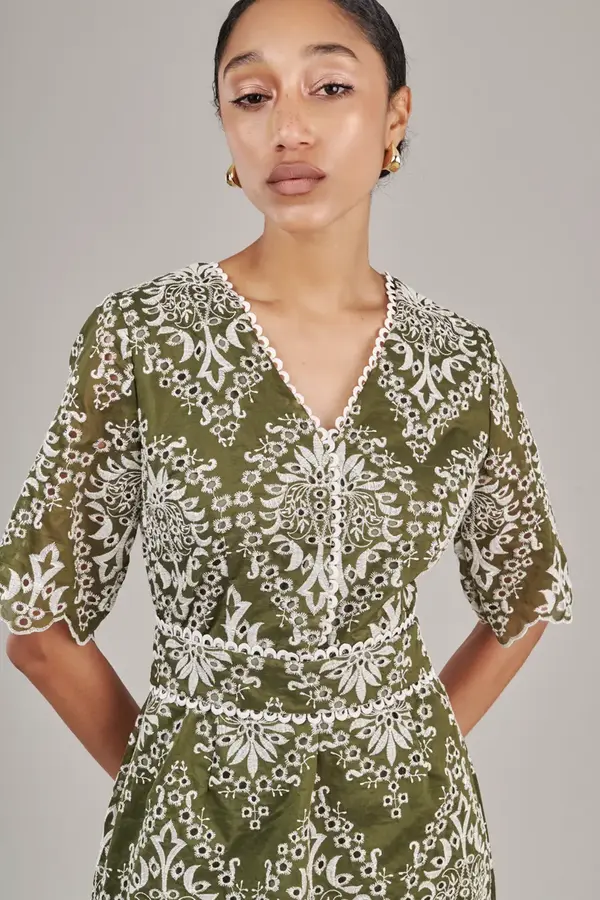 Vestido Bordado Camafeu Verde/