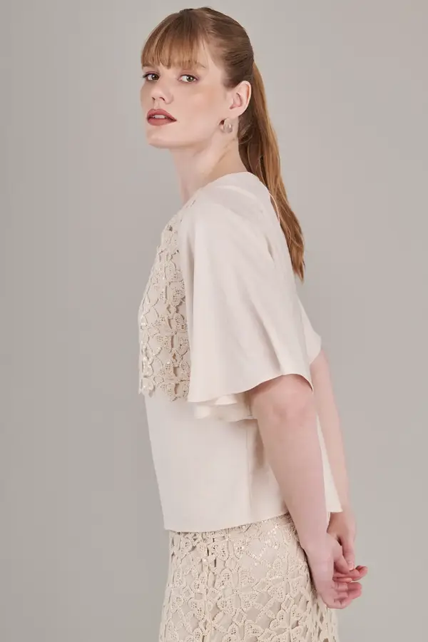 Blusa Detalhe Crochê Bordado Bege Po