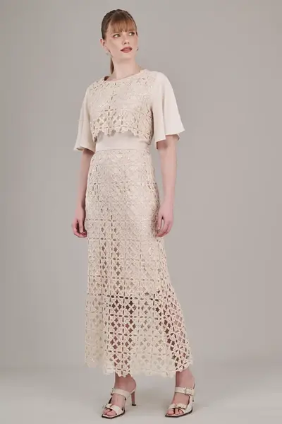 Blusa Detalhe Crochê Bordado Bege Po