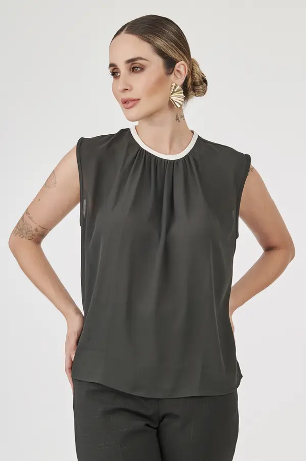 Blusa Decote Franzido Preto